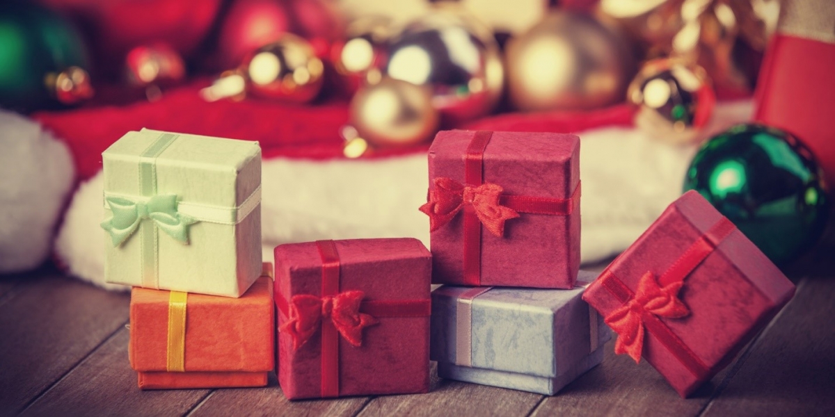 Five tips to help you pick the best holiday gift for your employees